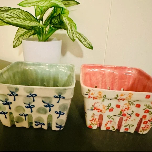 NEW Anthropologie Floral Ceramic Berry Baskets 2pc Set - Picture 5 of 6